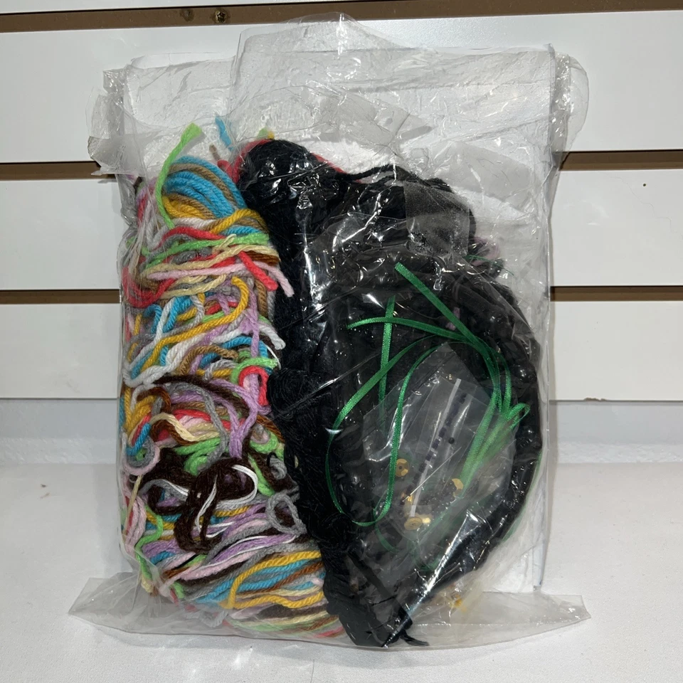 Design Works ~ “Cat Tote Bag” ~ PLASTIC CANVAS KIT #1826 ~ 12" x 9" x 3" ~ - Image 2 of 2