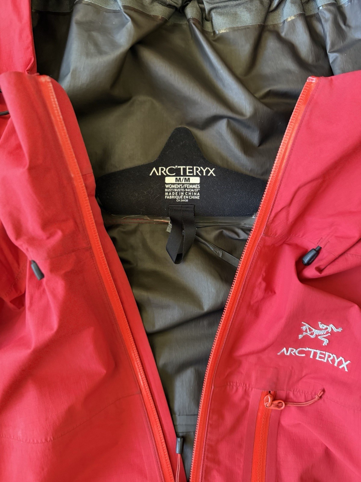 Arc'teryx Alpha SL Women's Jacket Color Tamarillo Red size Medium image 4