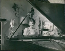 1984 Photo Madeline Roche Percival Pianist Musician Recital Vinoy Park Hotel 7X9