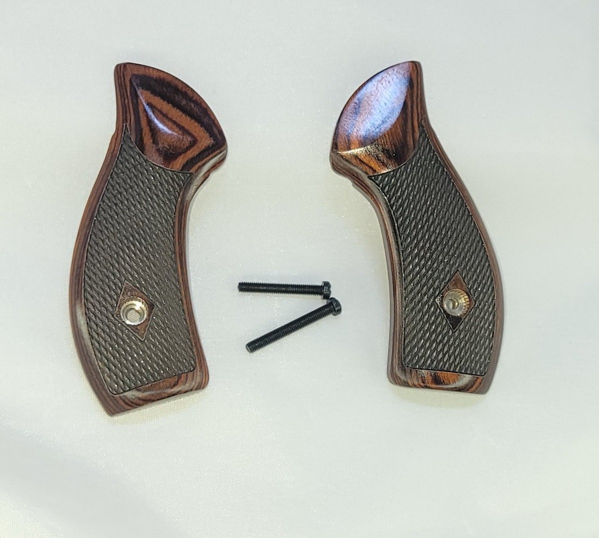 The Rosewood Heritage Roscoe grips for the Heritage Roscoe 38