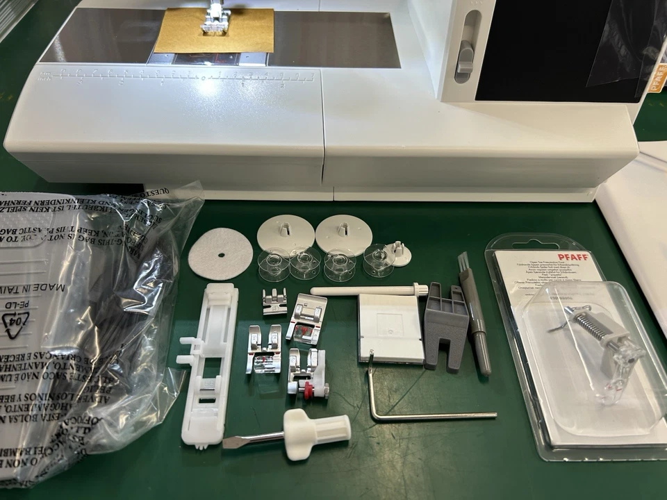 Pfaff Passport 2.0 Computerized Sewing Machine with Accessories IDT - Image 4 of 4