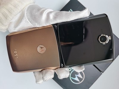 95%n ew - Motorola Razr 2019 (XT2000) Black/Gold 128GB Unlocked