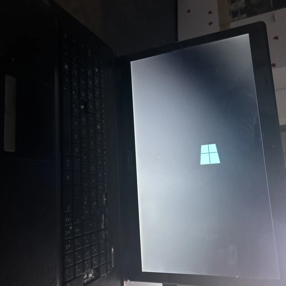 Die Tastatur Ist Kaputt, Ein Paar Buchstabieren Fehlt - Bild 3 von 4