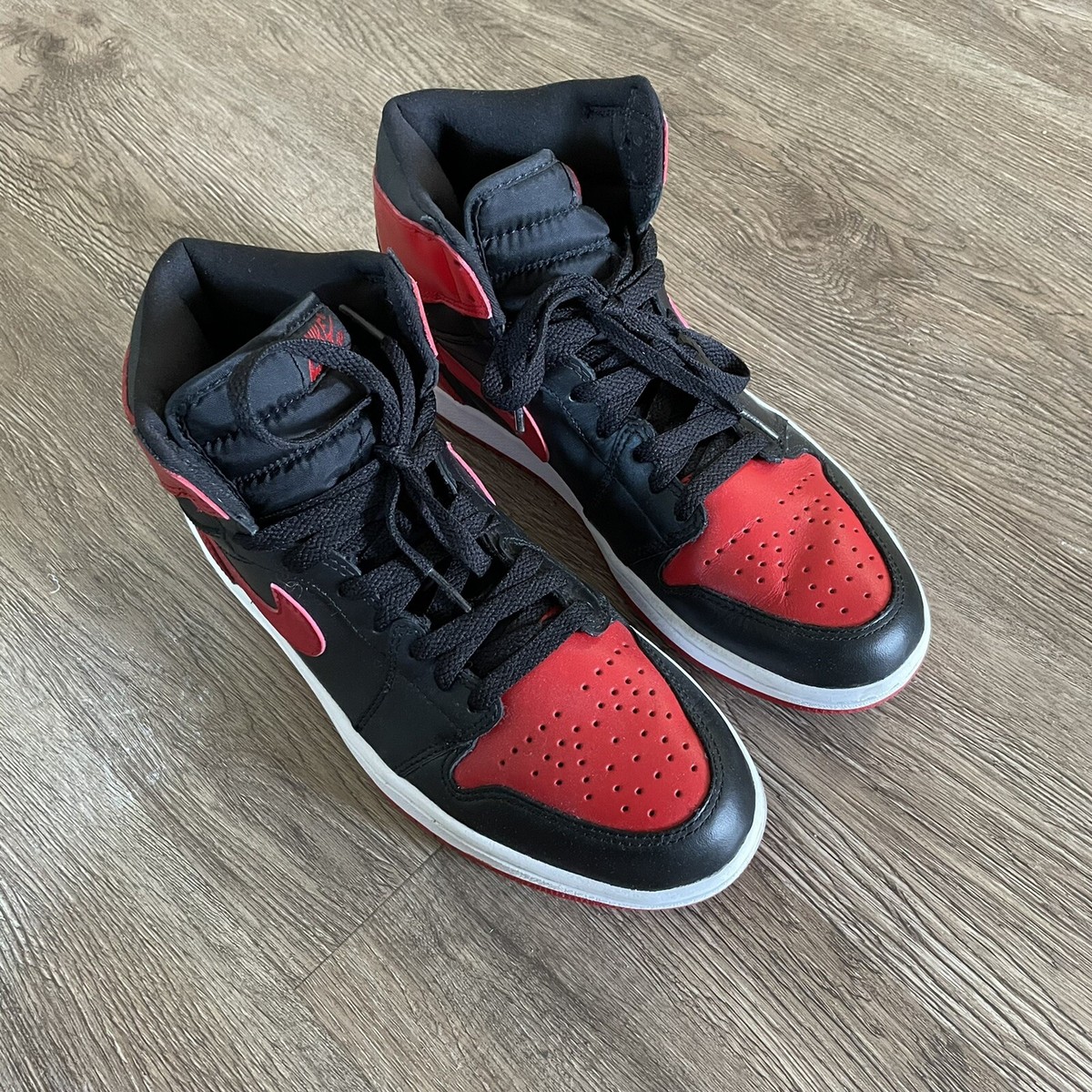 Nike VINTAGE 2001 Air Jordan 1 black/red (Bred) 9 Bleeding Black and Red: Examining the Iconic Air Jordan 1  main image 2