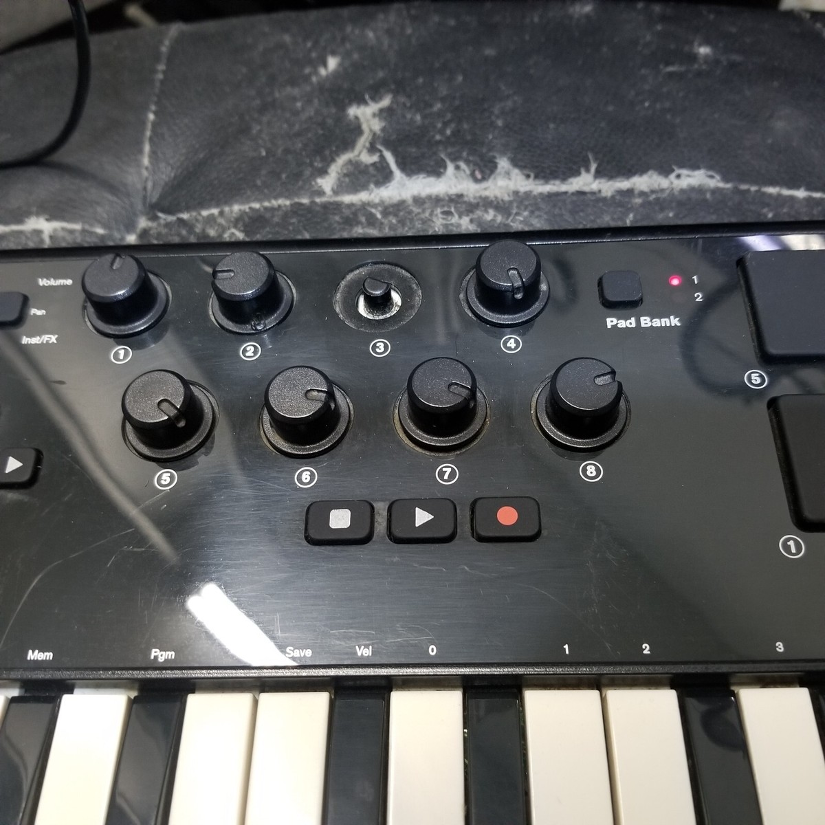 M-Audio Axiom AIR Mini 32 USB MIDI Keyboard & Pad Controller, Free M-Audio Axiom AIR Mini 32 USB MIDI Keyboard & Pad Controller, Free