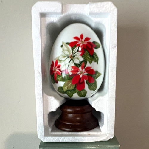 Avon Gifts of Nature Porcelain Egg Winter's Treasure Poinsettia w/ Stand Box