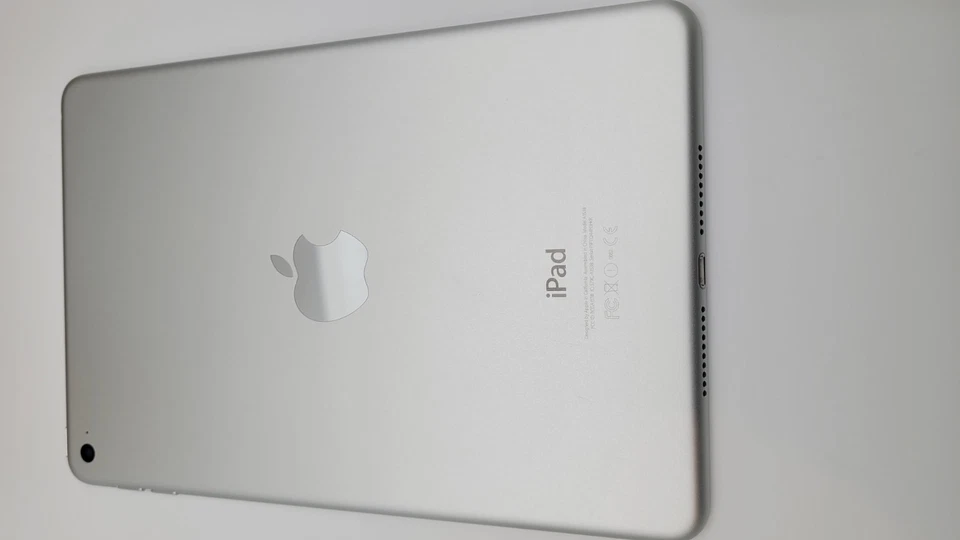 Apple iPad mini 4 128GB, Wi-Fi, 7.9in - Silver (CA) - Image 4 of 4
