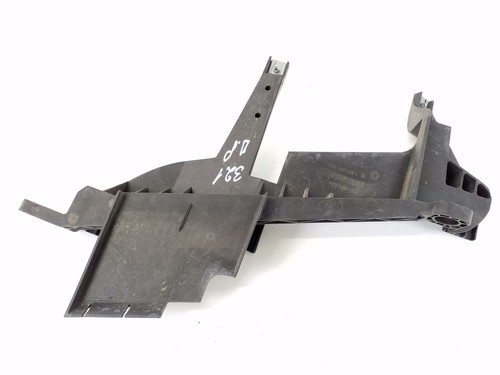 BMW X3 E83 2009 Rechts Halterung Scheinwerfer 1301073025 EZE17286