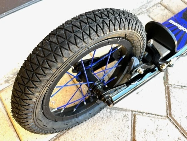 Mongoose R6170WMI Expo Youth Scooter, 12-Inch Inflatable Wheels, Black/Blue - Image 2 of 4