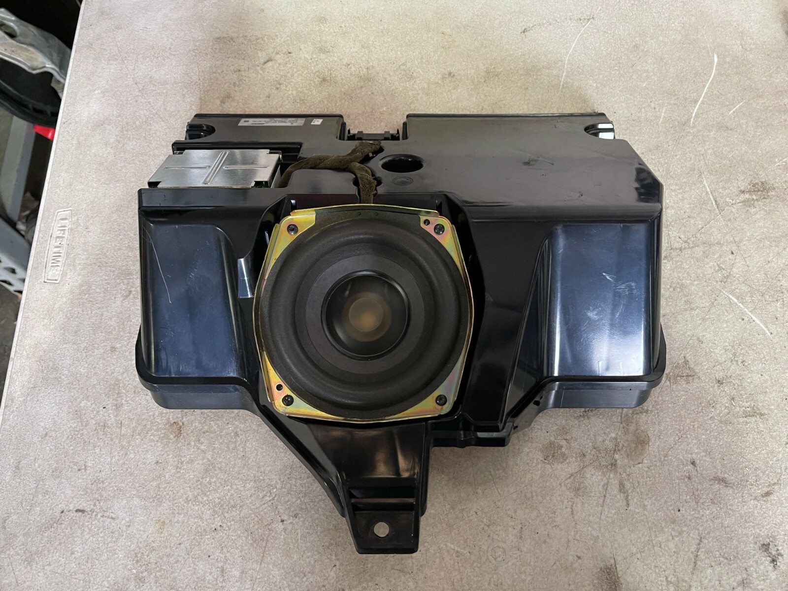 MASERATI QUATTROPORTE M139 OEM 04-08 FRONT RIGHT SUBWOOFER SPEAKER BASS BOX 