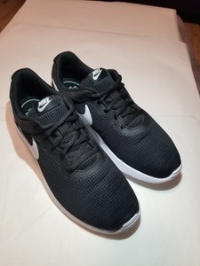 nike tanjun 4e