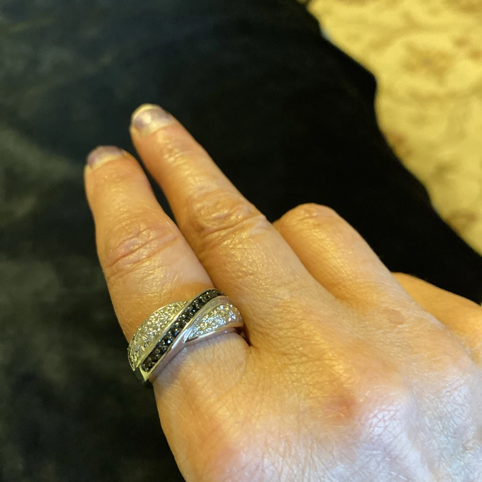 Anillo Affinity Diamantes Blanco y Negro Plata de Ley (u Oro Blanco) Talla 7 Foto 4 de 4