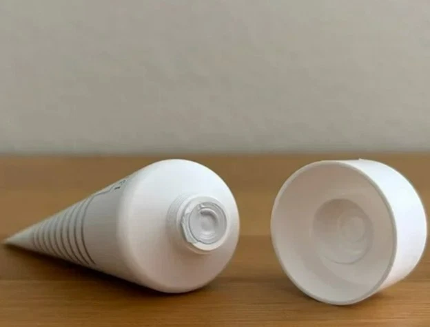 Crema Pulidora Facial Suave BN Sisley Paris TAMAÑO COMPLETO 40 ml Foto 3 de 3