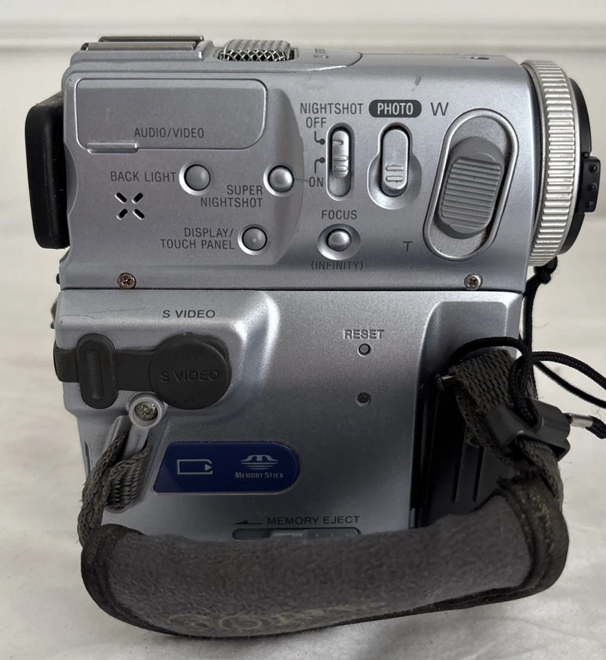 Sony DCR-PC9E Dual Media MiniDV Camcorder Nightshot New Battery Made In Japan - Image 4 of 4