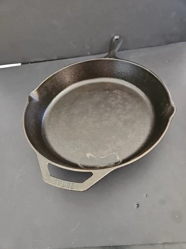 LODGE 10SK VINTAGE CAST IRON SKILLET 12” GRIDDLE FRYING PAN FARM CAMP COOKWARE
