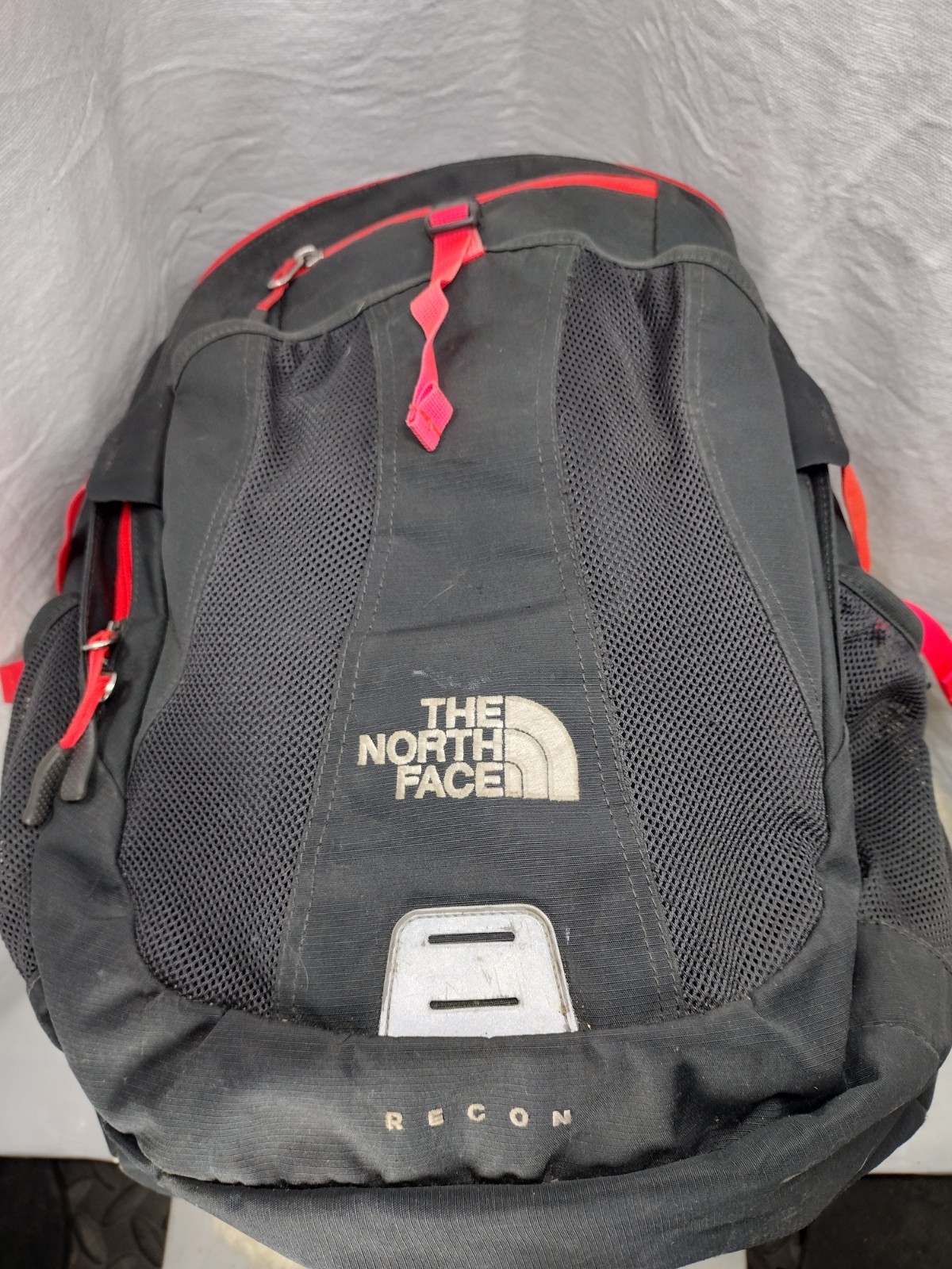 THE NORTH FACE BACKPACK RECON PADDED LAPTOP BACKPACK BLACK & RED GREAT CONDITION thumbnail 5