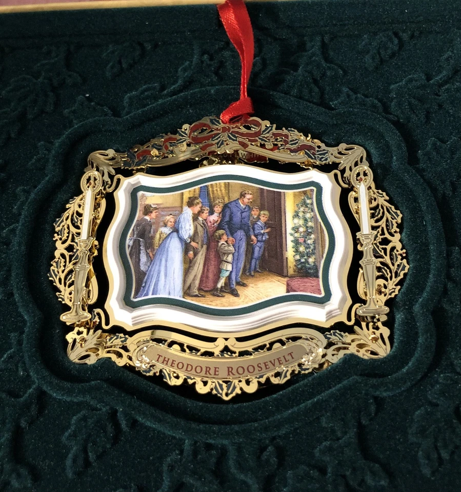 WHITE HOUSE 2011 CHRISTMAS ORNAMENT HONORS TEDDY ROOSEVELT SANTA OBAMA New Foto 3 de 4