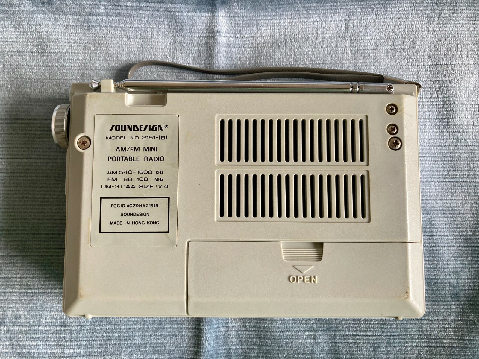 Vintage Portable Soundesign AM/FM Transistor Radio Model 2151-(B ...