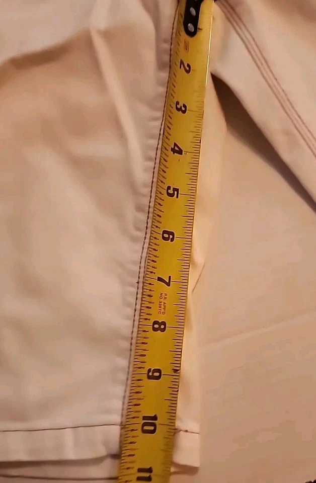 DKNY Jeans White Denim  Bermuda Shorts Women’s Size 4 - Image 2 of 4