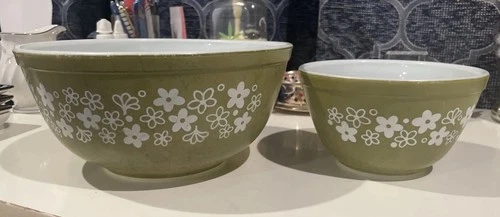 2 Vintage Pyrex Spring Blossom Bowls 2  1/2 QT & 1  1/2 PT Crazy Daisy Design