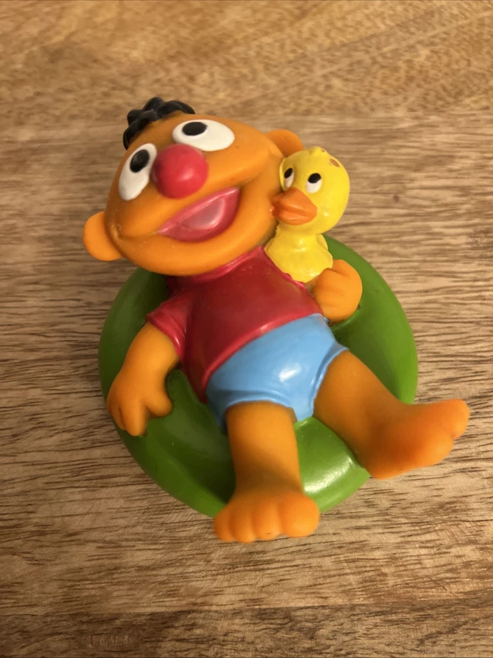 Ernie с желтой резиновой уткой для бассейна плавающий плот Sesame Street Henson винтажная игрушка - Изображение 2 из 4