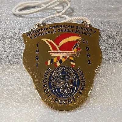 1992 German American Society Carnival Badge Karnevals Gesellschaft Medal Badge 