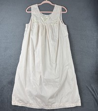 Vintage Barbizon Small Pink Nightgown Pink with lace rose Embroidery feminine