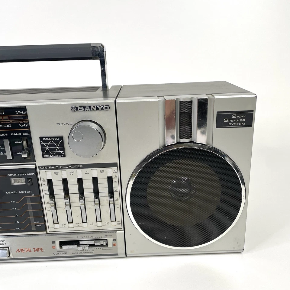 Gravador de cassete estéreo Sanyo M-V45 Boombox gueto *como está *para peças ou reparos* - Imagem 3 de 4