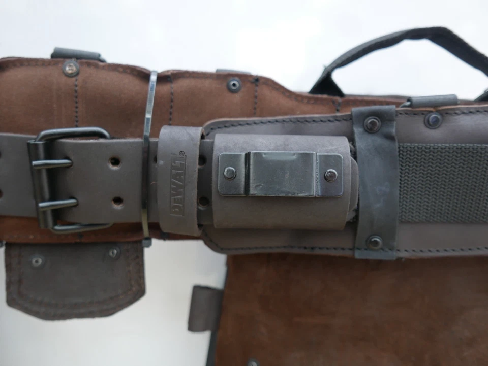 DeWALT DWST50113-1 PREMIUM NUBUCK TOP GRAIN LEATHER TOOL RIG APRON - Image 3 of 4