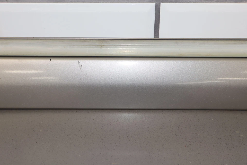 00-06 Chevy Suburban GMT800 Moldura puerta delantera izquierda (estaño metálico 11U) Foto 4 de 4