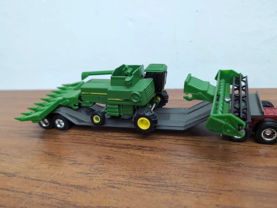 1/64 Ertl Toy Hoober Tractor Trailer Truck Dealership Set Case IH - Image 3 of 3