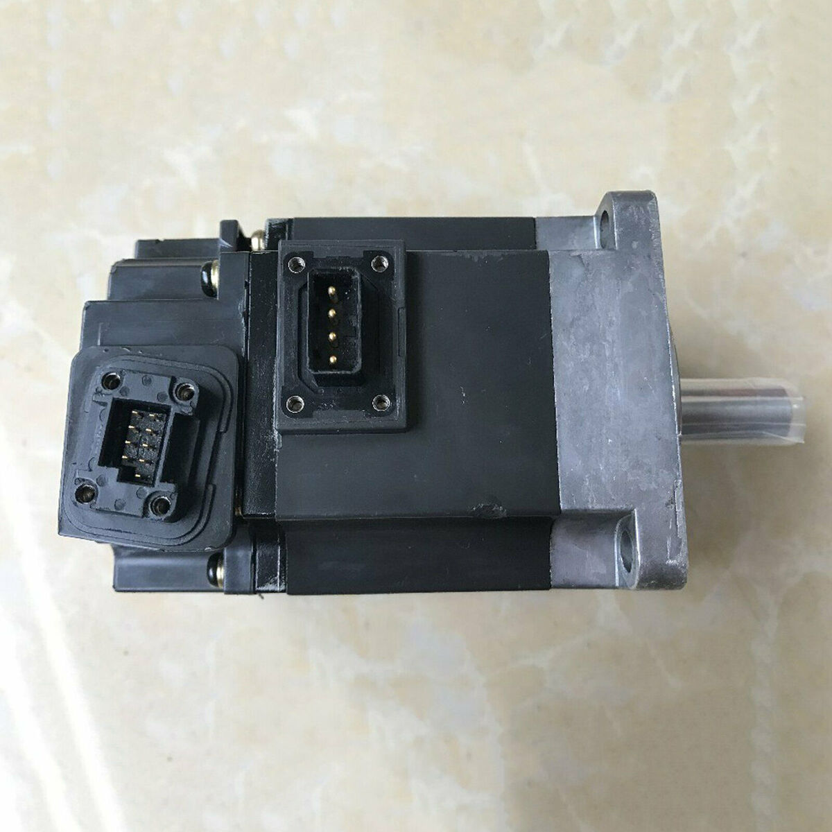 Used HF-KP23JK-S8 200W AC Servo Motor Mitsubishi Free Used HF-KP23JK-S8 200W AC Servo Motor Mitsubishi Free