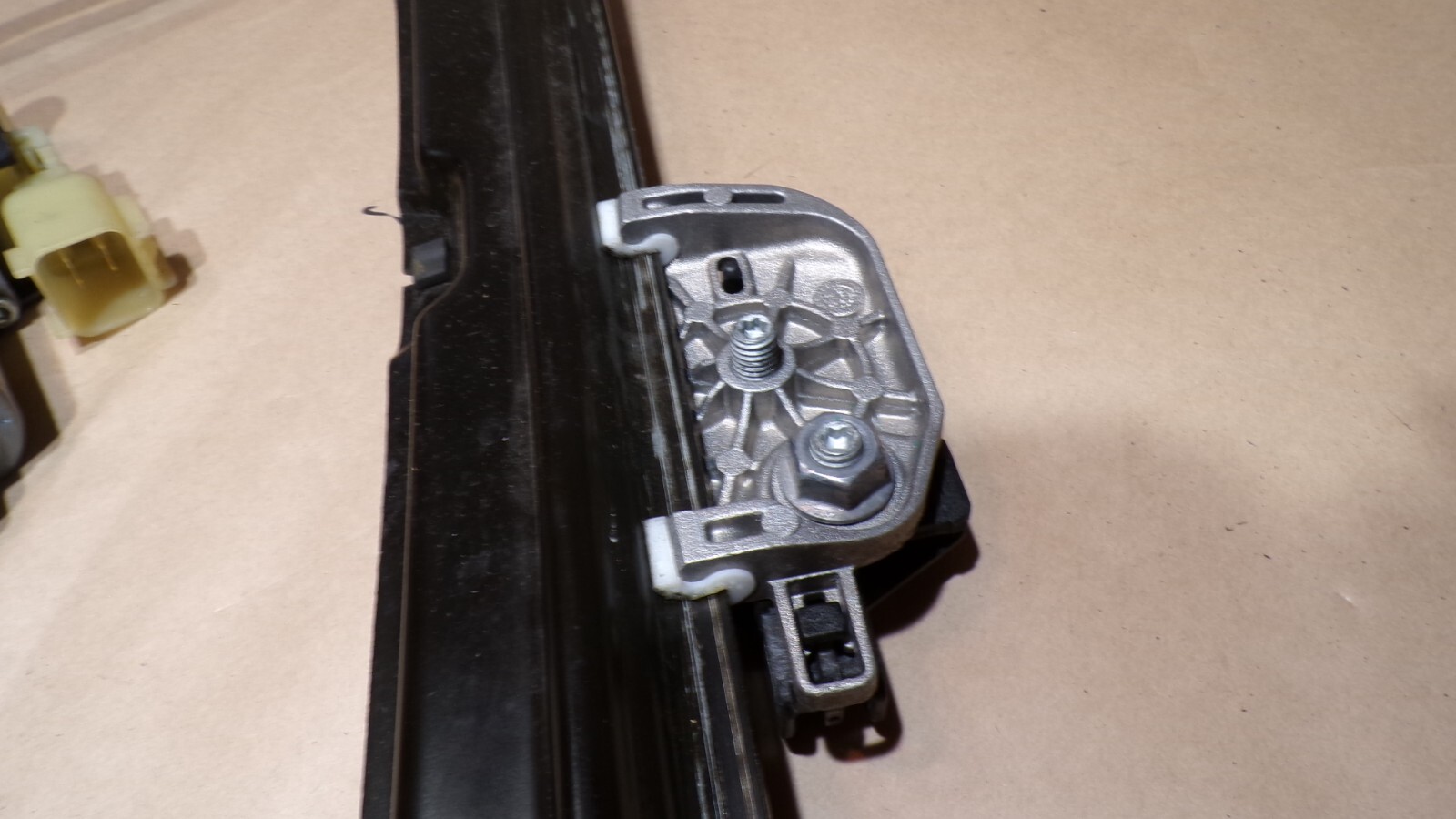 Maserati Ghibli / Quattroporte OEM Front Left Window Regulator # 670002098
