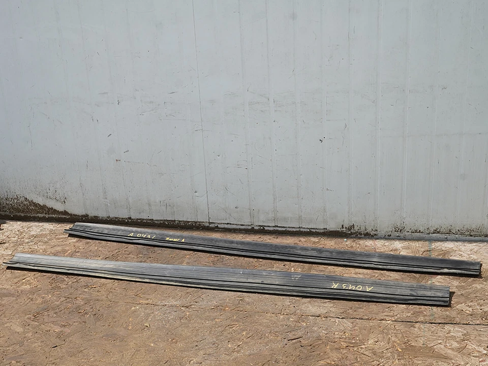 1977 - 1982 Porsche 924 Rocker Panel Molding Line Right Left Set Of 2 Oem - Изображение 4 из 4