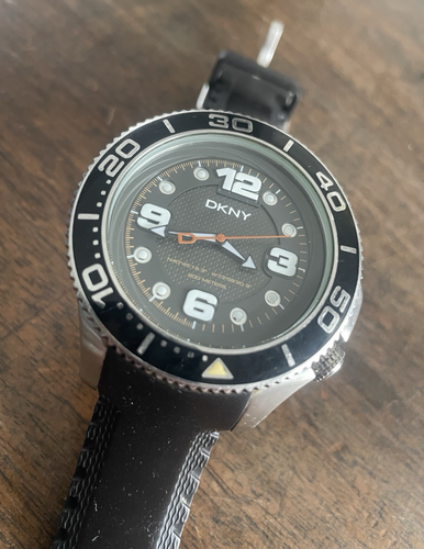 DKNY Mens Diving Watch NY-1364 ~ Nice Condition - NEW BATTERY!