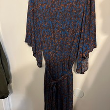 Easel jumper with Boho type flutter sleeves size Large