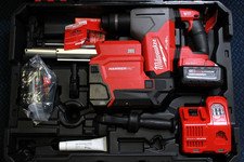 Milwaukee 2915-22DE 1-1/8" SDS Plus Rotary Hammer Dust Extractor Kit