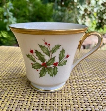 Lenox Christmas Holiday Gold Trim Coffee Tea Mug Cup Holly Sprigs w/Berries USA
