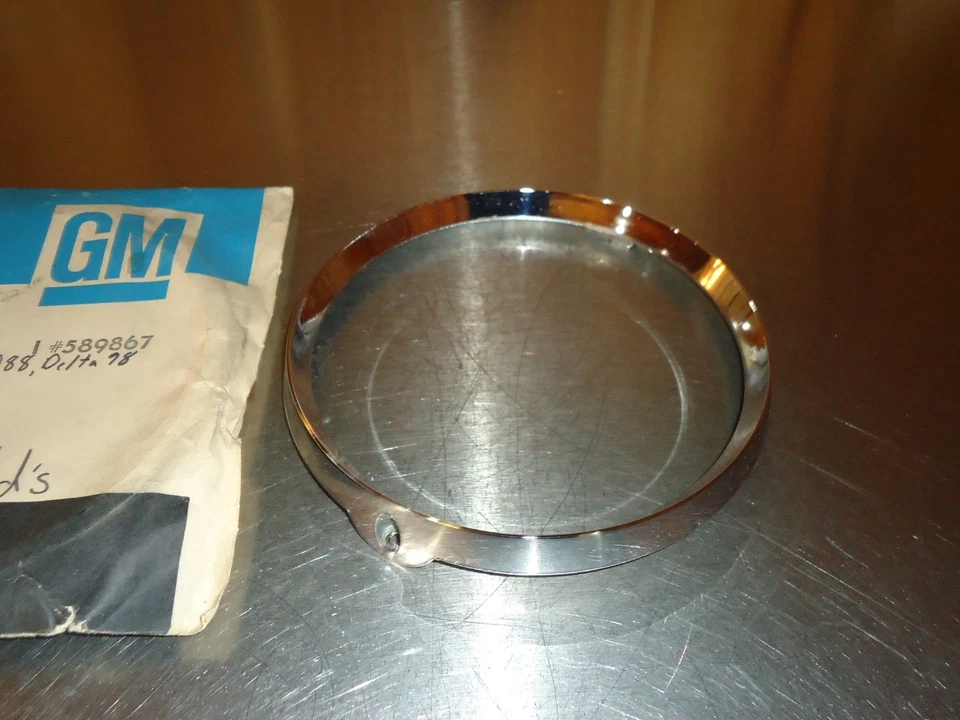 Новый из старых запасов ободок двери фары GM 589867 1965 Oldsmobile Delta Jetstar Olds 88 98 - Изображение 2 из 2