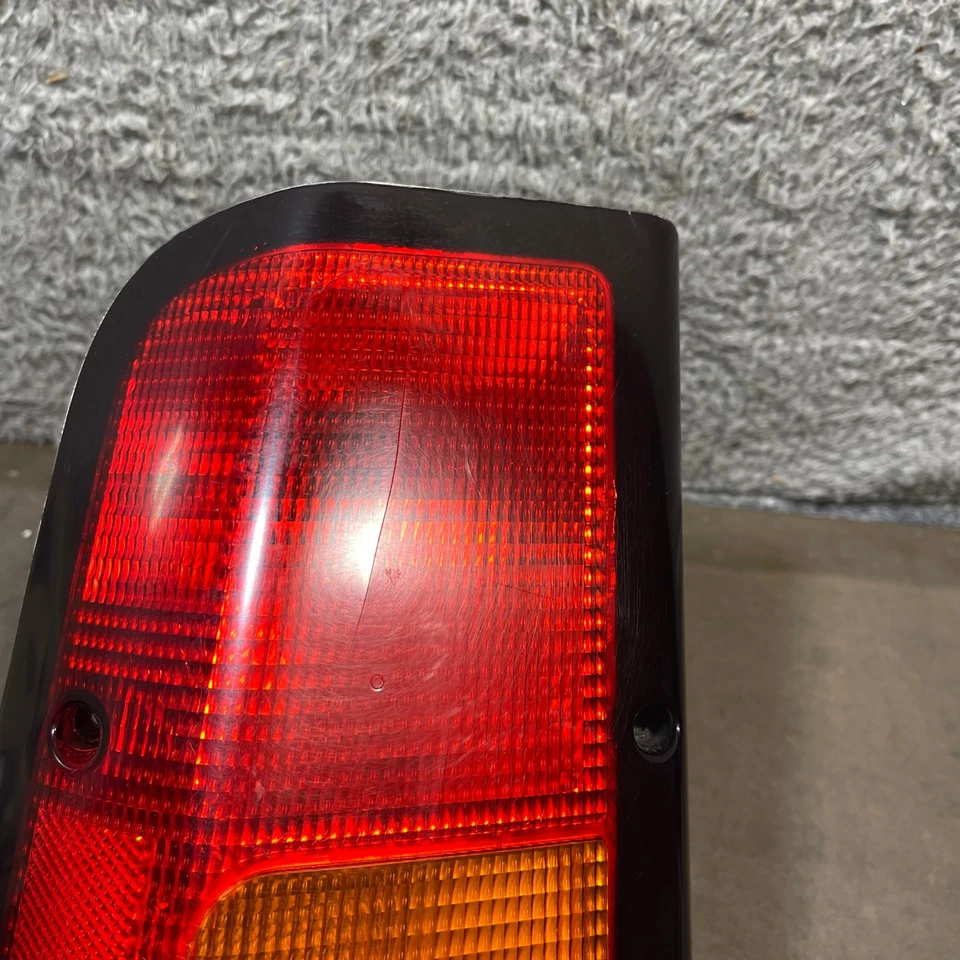 Land Rover Discovery II 2003 2004 luz trasera izquierda izquierda conductor OEM **DEFECTO** Foto 3 de 4
