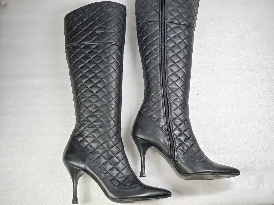 Delman 黑色绗缝皮革及膝靴 – 尺码 9M – 18 英寸杆身 – 高跟鞋 — 第 3/4 张图片