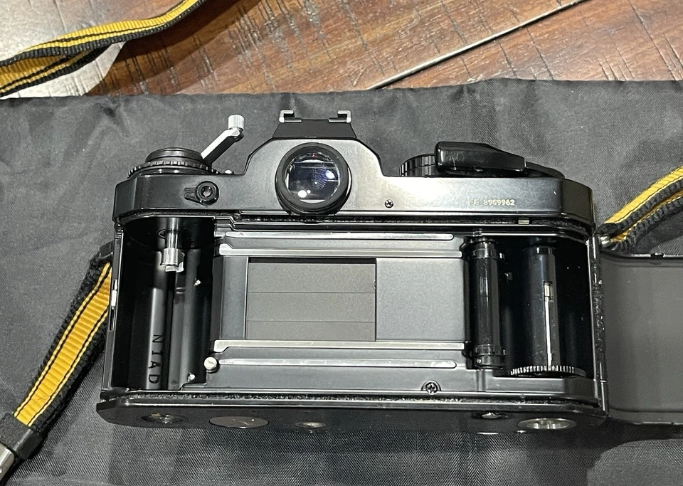 Cámara fotográfica Nikon FE negra 35 mm Ai 50 mm Tokina talla-x 28-200 mm lente, película Fuji Foto 3 de 4