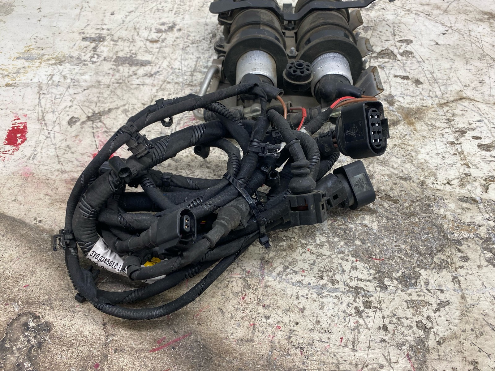 2010-2020 BENTLEY MULSANNE 6.8L RWD GAS TANK FUEL PUMP W/ WIRING HARNESS