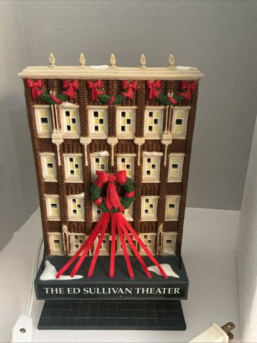 Dept 56 Ed Sullivan Theater Christmas in the city, w/ light and cord Box - Picture 3 of 8