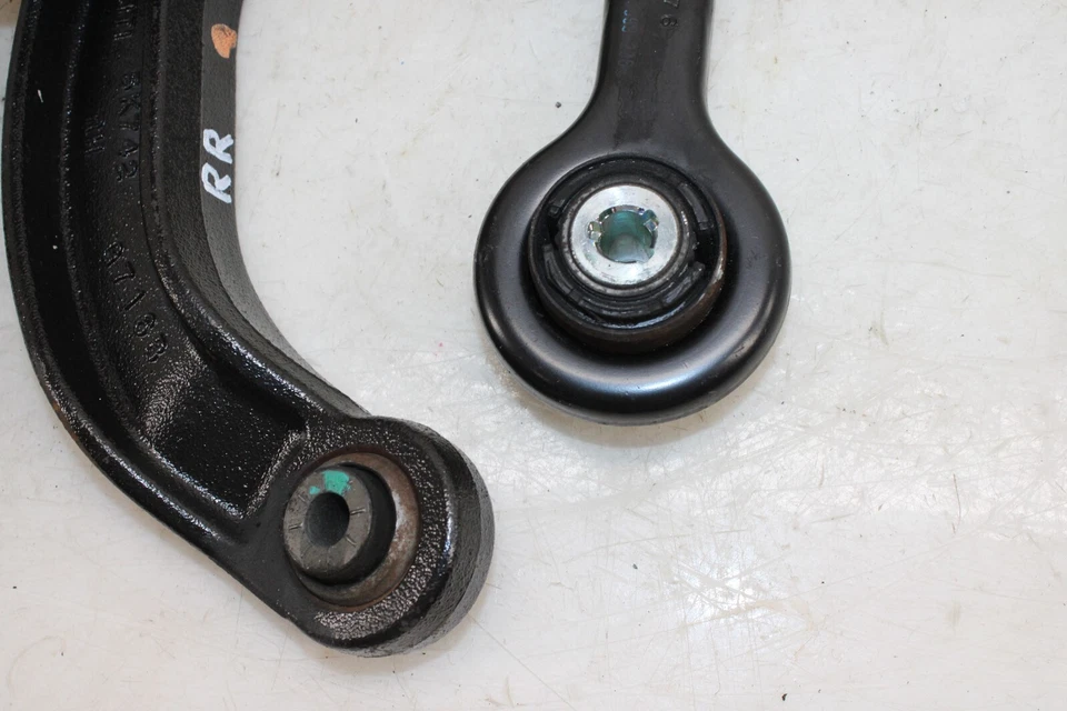 Juego de brazo de control trasero derecho Ford Mustang GT350 2015-2020 OEM IE50 Foto 3 de 4