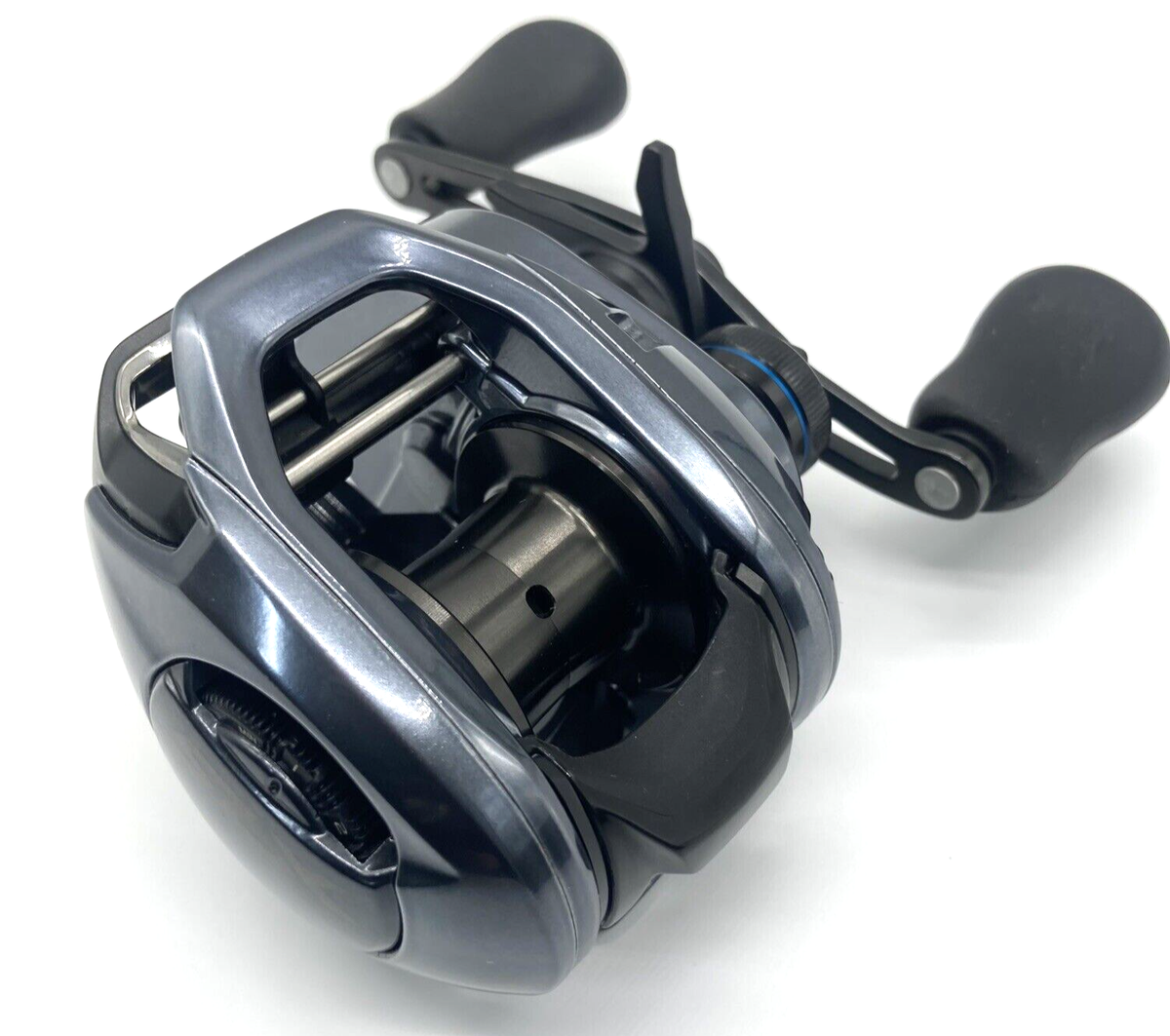 シマノ　SHIMANO 24 SLX70XG 新品未使用 Shimano 24 SLX 70XG Right Handed Bait Casting Reel with Box From