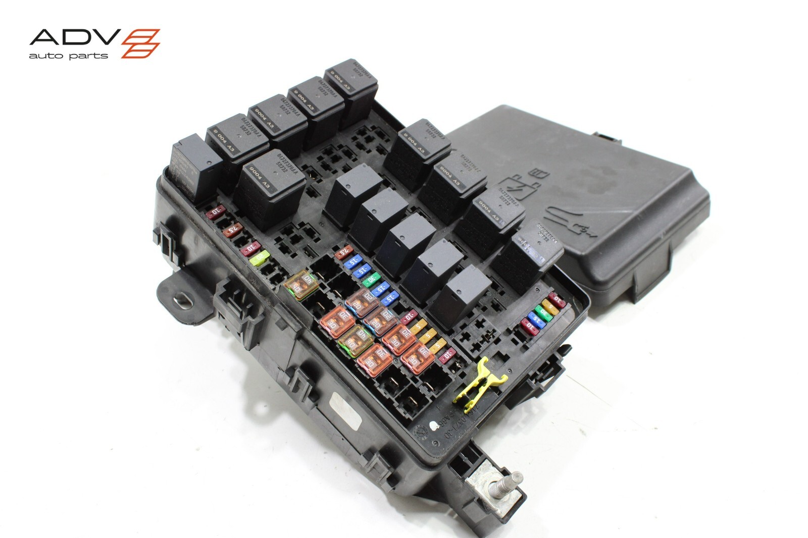 2017 - 2020 MASERATI LEVANTE 3.0L ENGINE BAY FUSE RELAY JUNCTION BLOCK BOX OEM