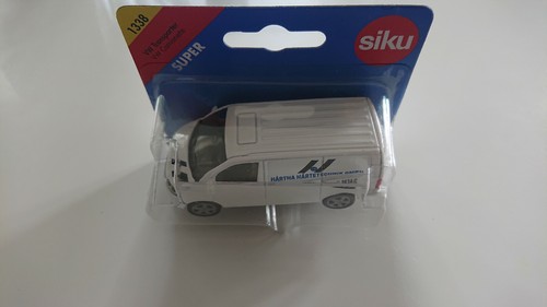 SIKU 1338 VW T5 TRANSPORTER WERBEMODELL HÄRTHA HÄRTETECHNIK GMBH NEU OVP - Picture 2 of 2
