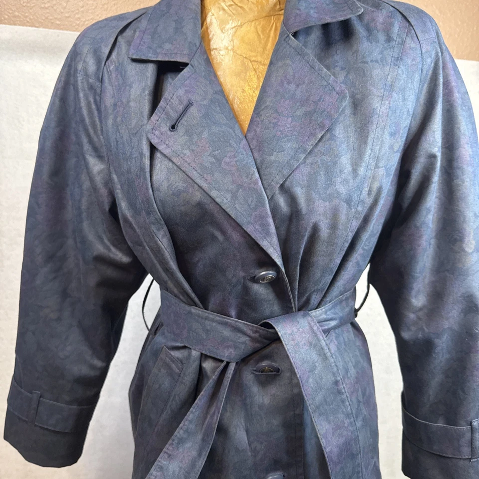 Vintage  Women’s size 4 Petite London Fog Trench Coat Blue Purple Floral Jacket - Image 2 of 4