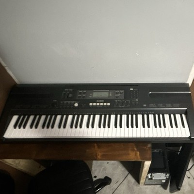 Casio WK-110 76-Key Electronic Keyboard Black w/ AC Adapter,  Batteries
